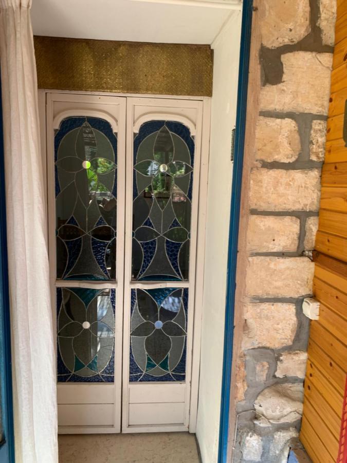 בית האבן העתיק מ-1885 עם מגונית פרטית בחצר Rosh Pinna Exterior foto